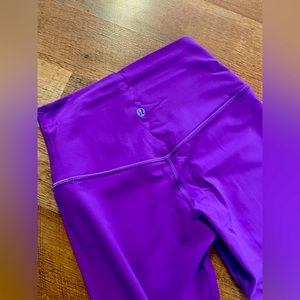 Lululemon barely worn align size 4, 28 inch